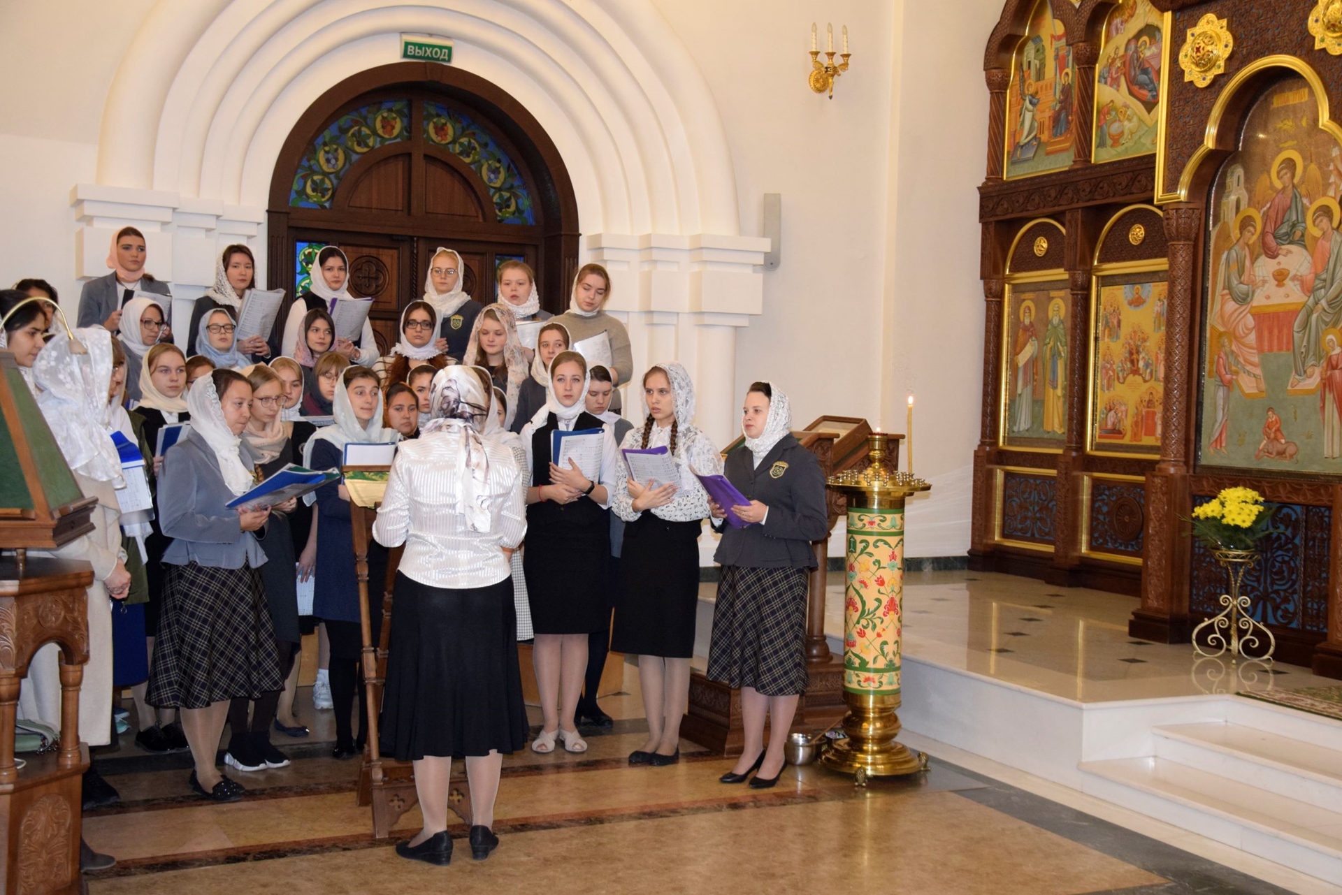 В храме Трех Святителей Поволжского православного института прошла детская литургия