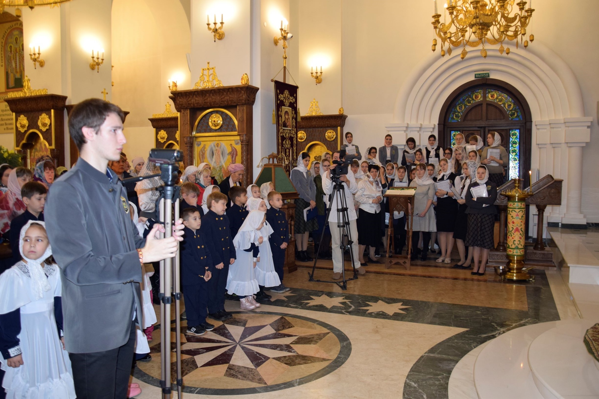 В храме Трех Святителей Поволжского православного института прошла детская литургия