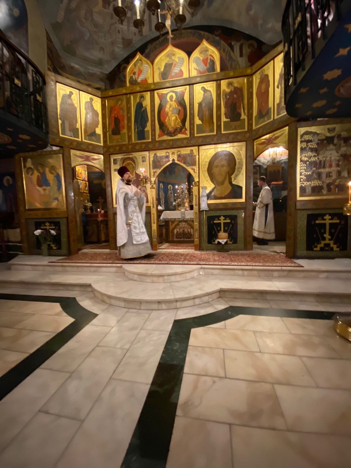 В храме Всех святых, в земле Русской просиявших, совершилось пасхальное Богослужение