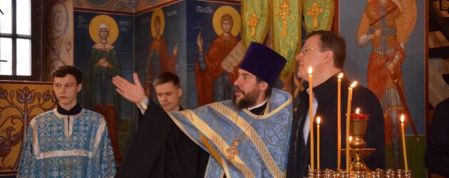 Дмитрий Азаров посетил храм Всех святых, в земле Русской просиявших
