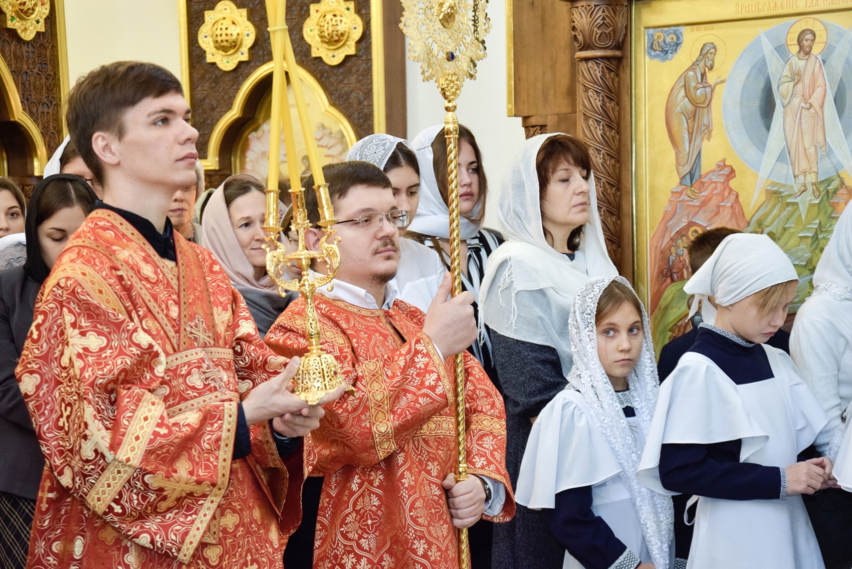 Архиерейское служение в храме Трёх святителей Поволжского православного института