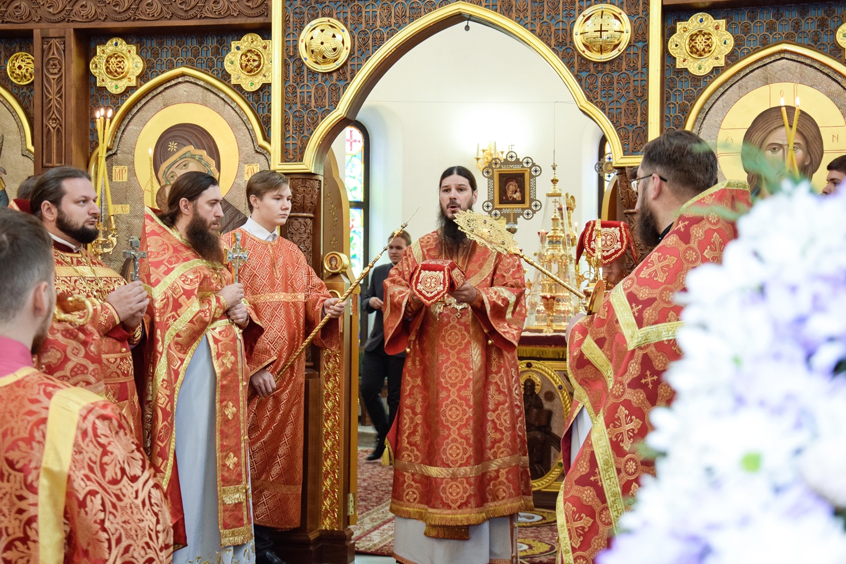 Архиерейское служение в храме Трёх святителей Поволжского православного института