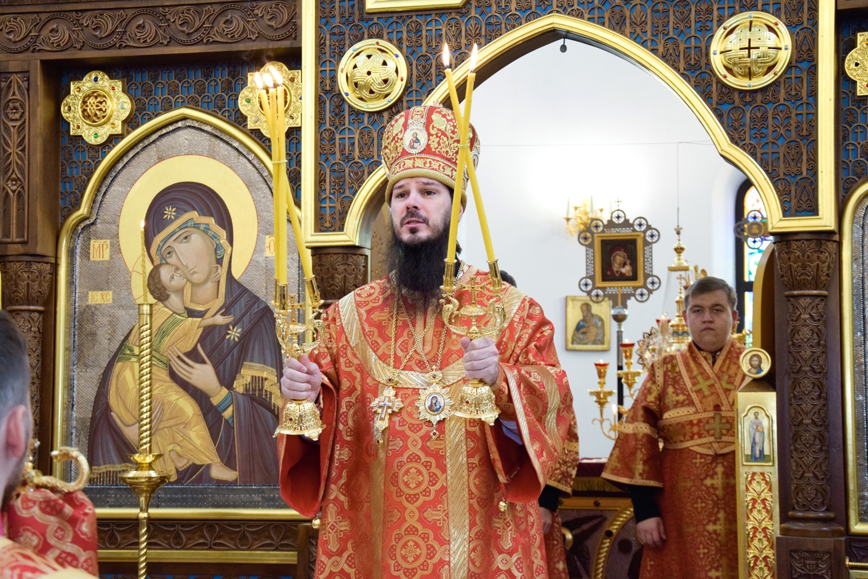 Архиерейское служение в храме Трёх святителей Поволжского православного института