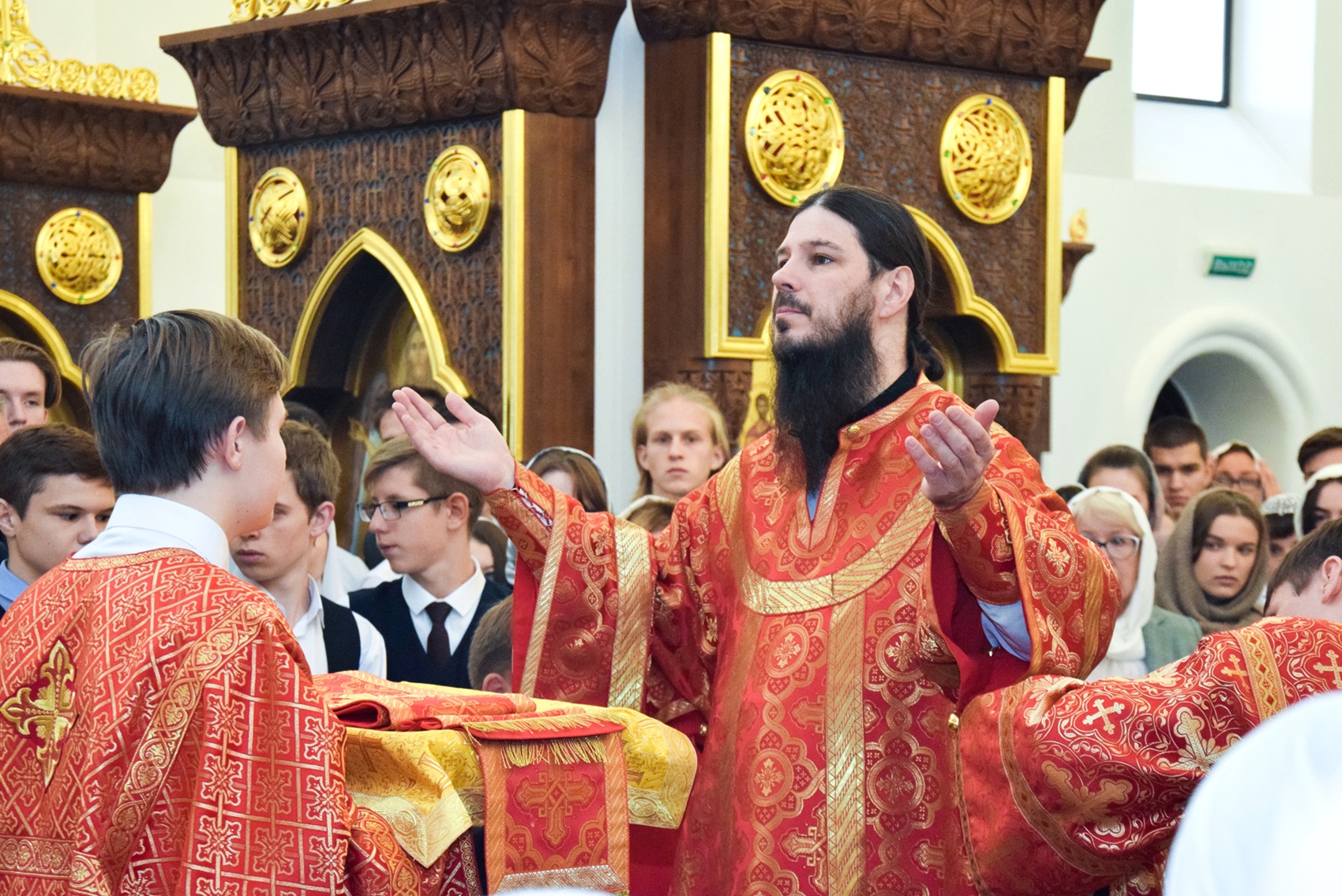 Архиерейское служение в храме Трёх святителей Поволжского православного института