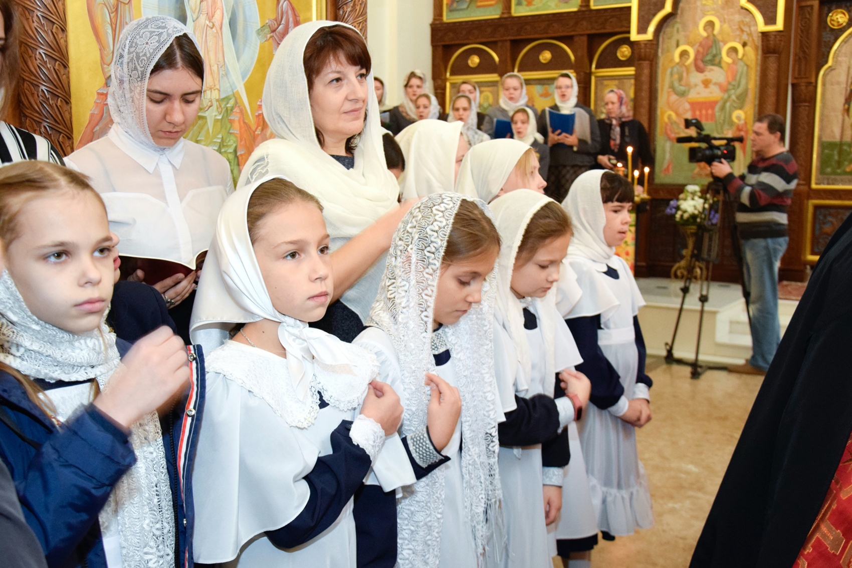 Архиерейское служение в храме Трёх святителей Поволжского православного института