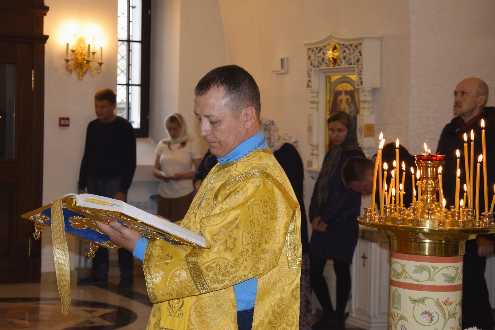 ПРОТОИЕРЕЙ ДИМИТРИЙ ЛЕСКИН ВОЗГЛАВИЛ ТОРЖЕСТВЕННОЕ БОГОСЛУЖЕНИЕ НА ПРЕСТОЛЬНОМ ПРАЗДНИКЕ ВЕНЧАЛЬНОГО ХРАМА