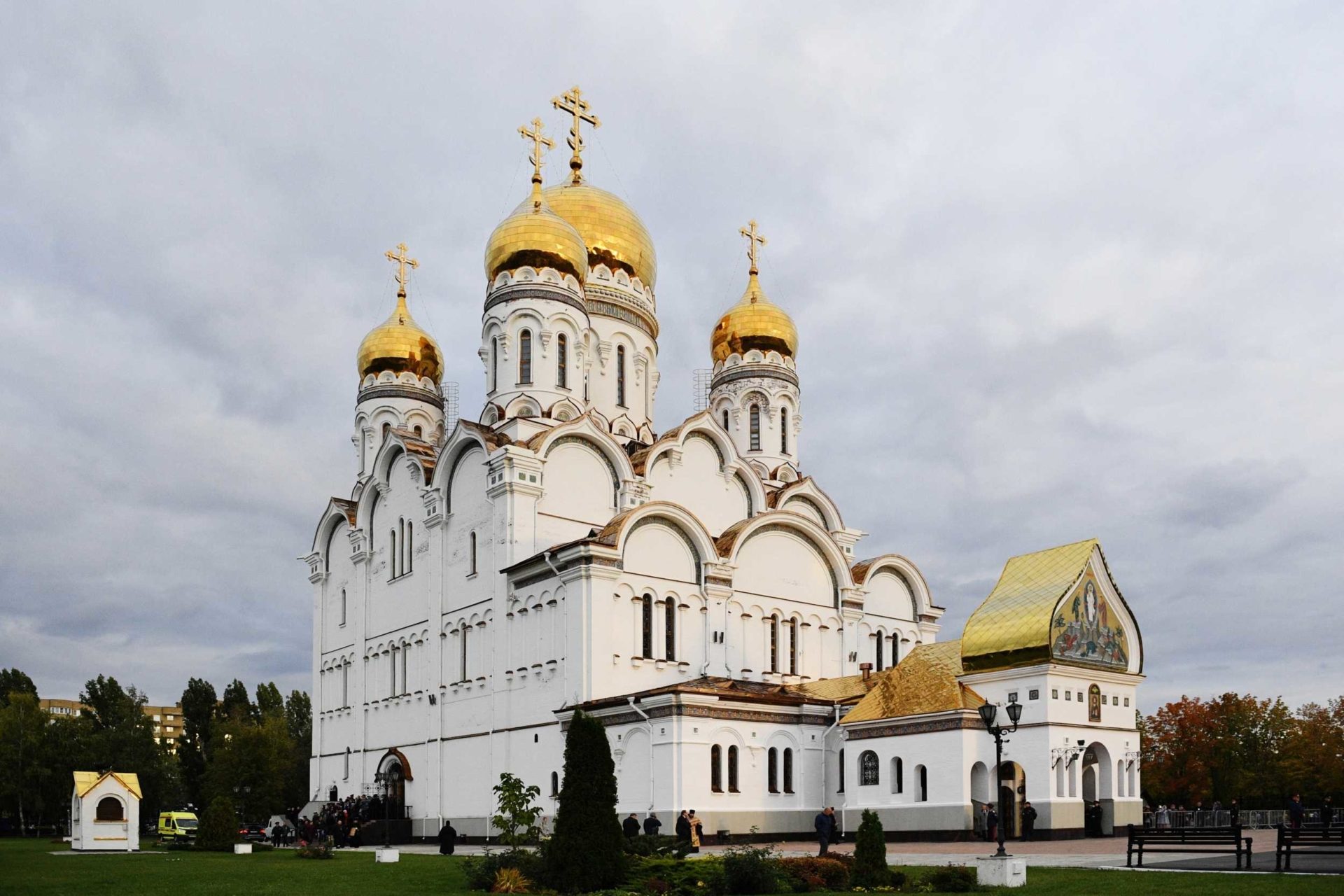 Предстоятель Русской Церкви совершил утреню всенощного бдения с чином Воздвижения Креста Господня в Спасо-Преображенском соборе г. Тольятти