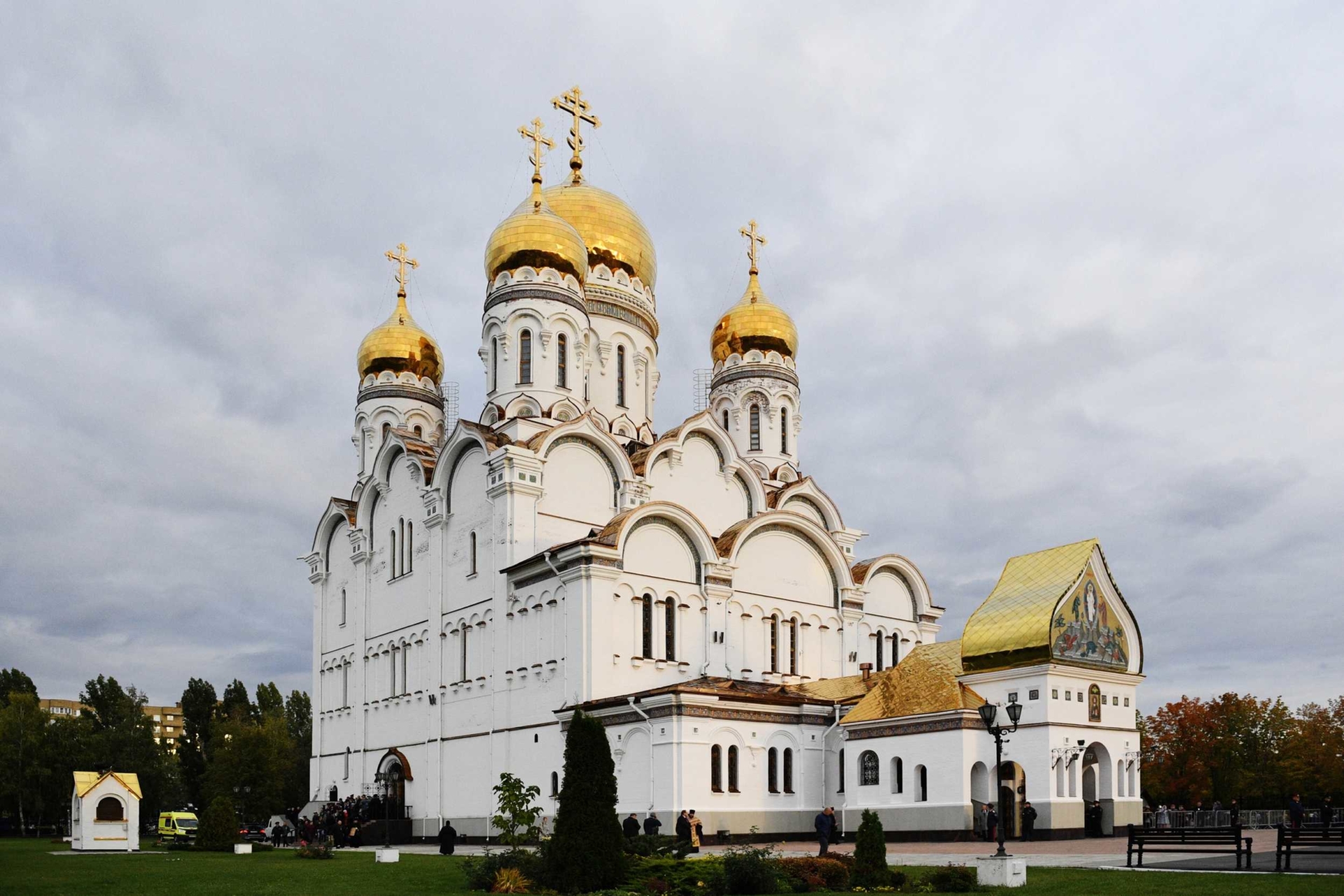 Предстоятель Русской Церкви совершил утреню всенощного бдения с чином Воздвижения Креста Господня в Спасо-Преображенском соборе г. Тольятти