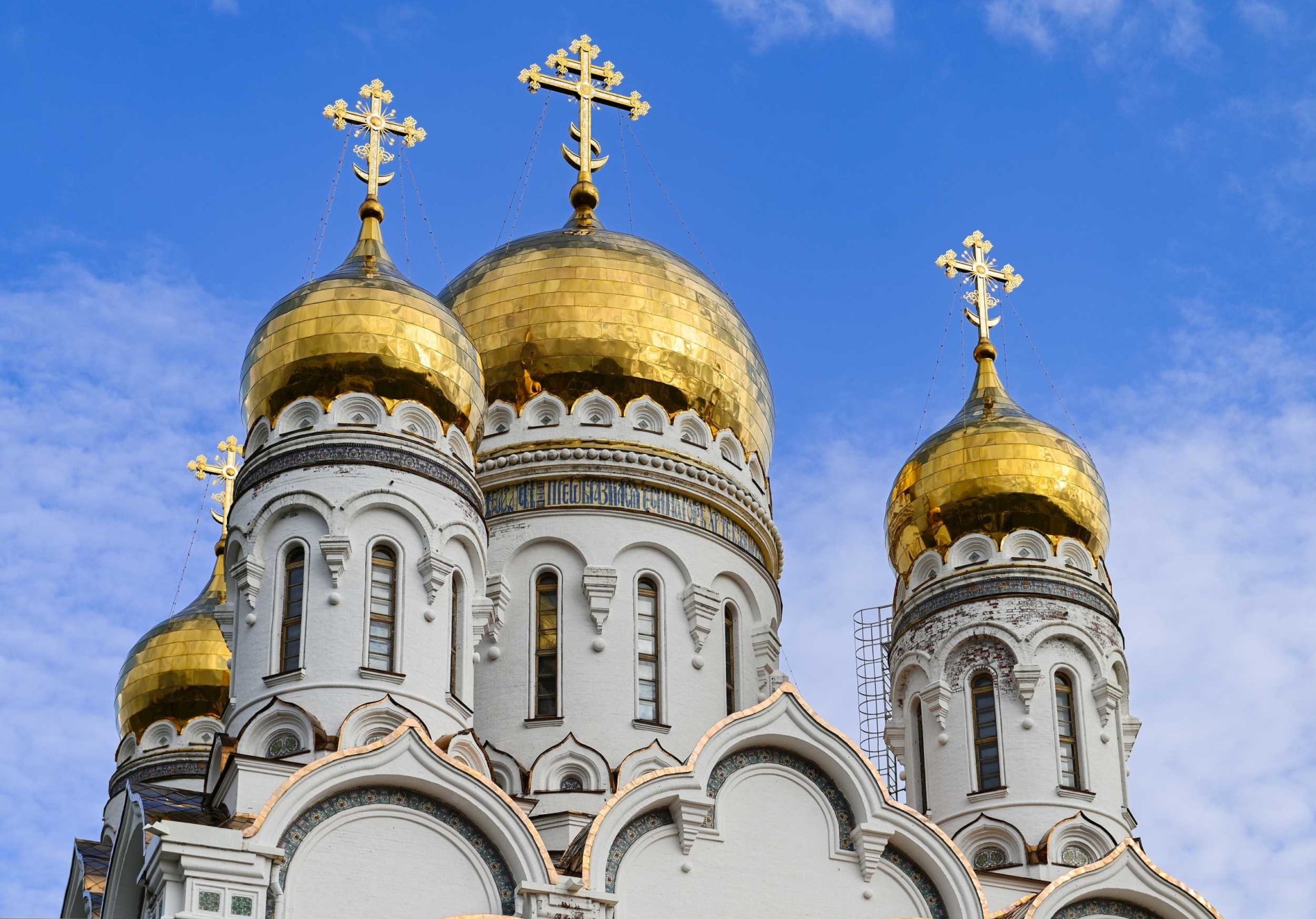 Предстоятель Русской Церкви совершил утреню всенощного бдения с чином Воздвижения Креста Господня в Спасо-Преображенском соборе г. Тольятти