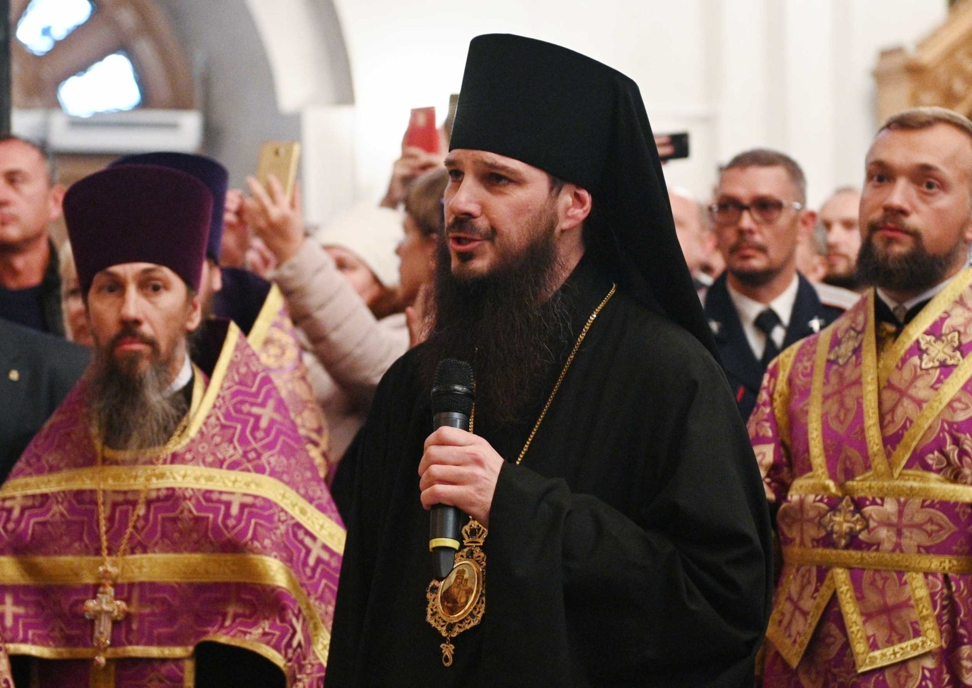 Предстоятель Русской Церкви совершил утреню всенощного бдения с чином Воздвижения Креста Господня в Спасо-Преображенском соборе г. Тольятти