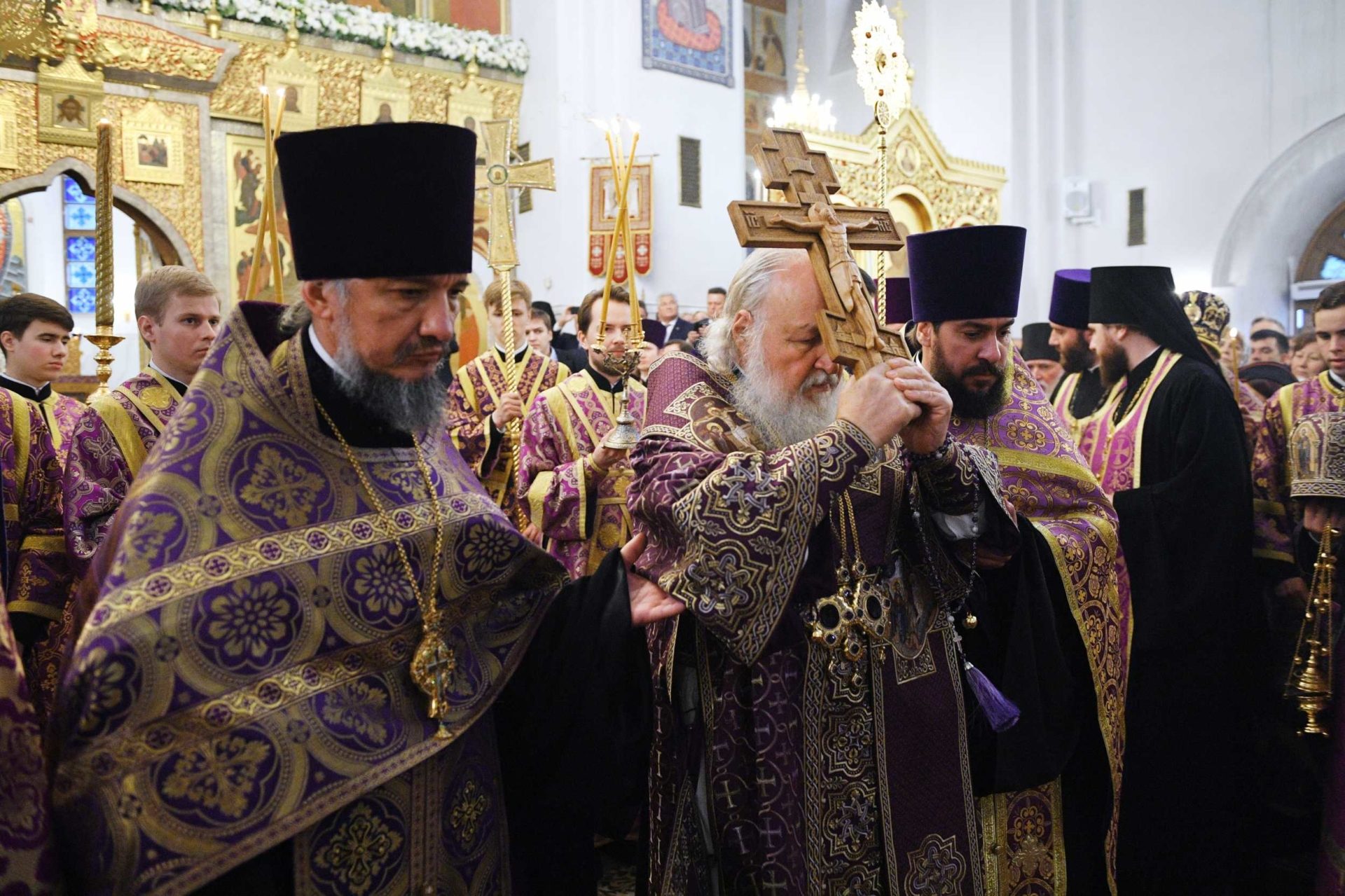 Предстоятель Русской Церкви совершил утреню всенощного бдения с чином Воздвижения Креста Господня в Спасо-Преображенском соборе г. Тольятти