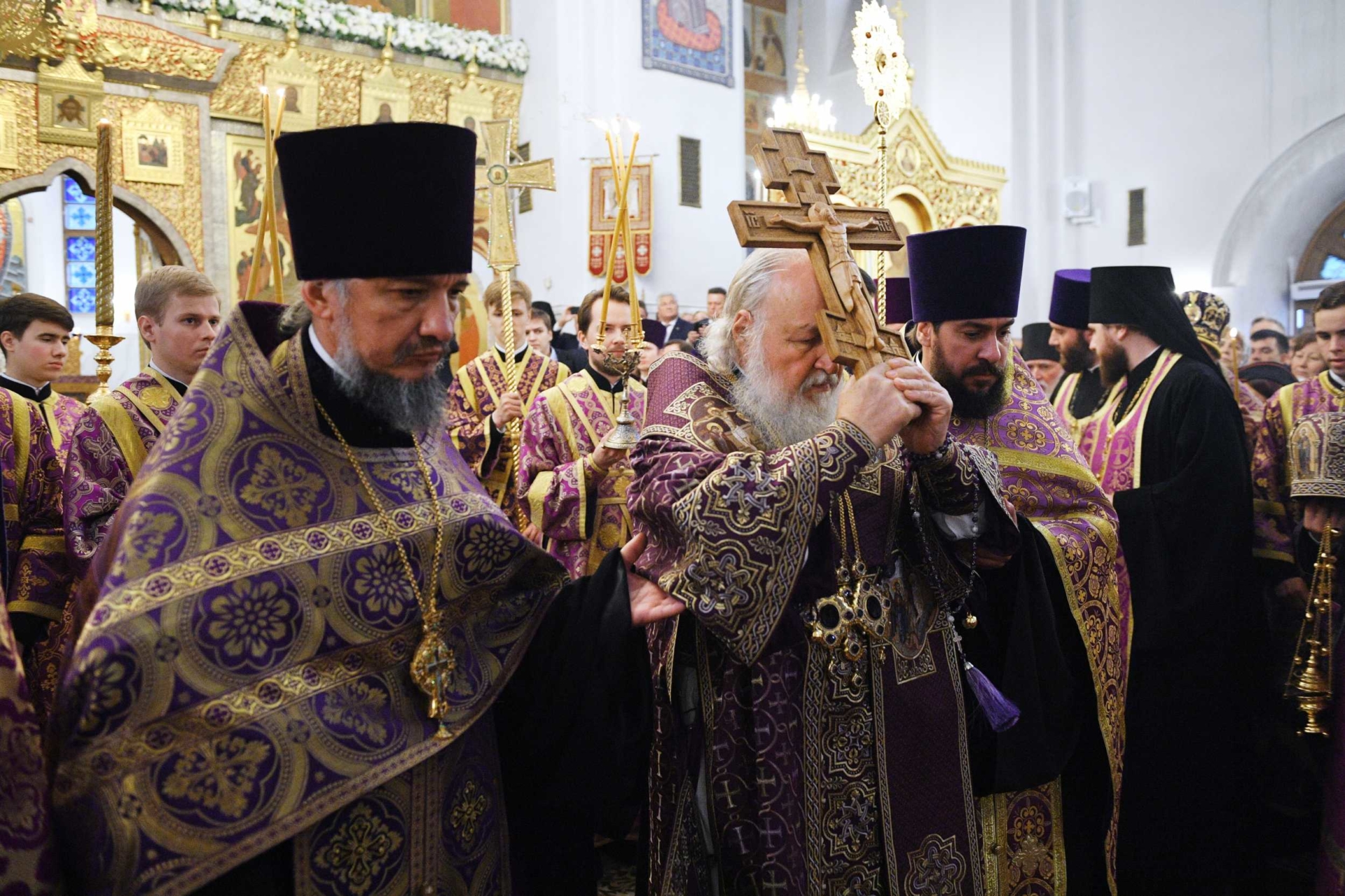 Предстоятель Русской Церкви совершил утреню всенощного бдения с чином Воздвижения Креста Господня в Спасо-Преображенском соборе г. Тольятти