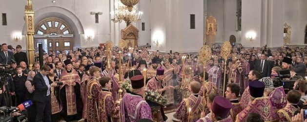 Предстоятель Русской Церкви совершил утреню всенощного бдения с чином Воздвижения Креста Господня в Спасо-Преображенском соборе г. Тольятти