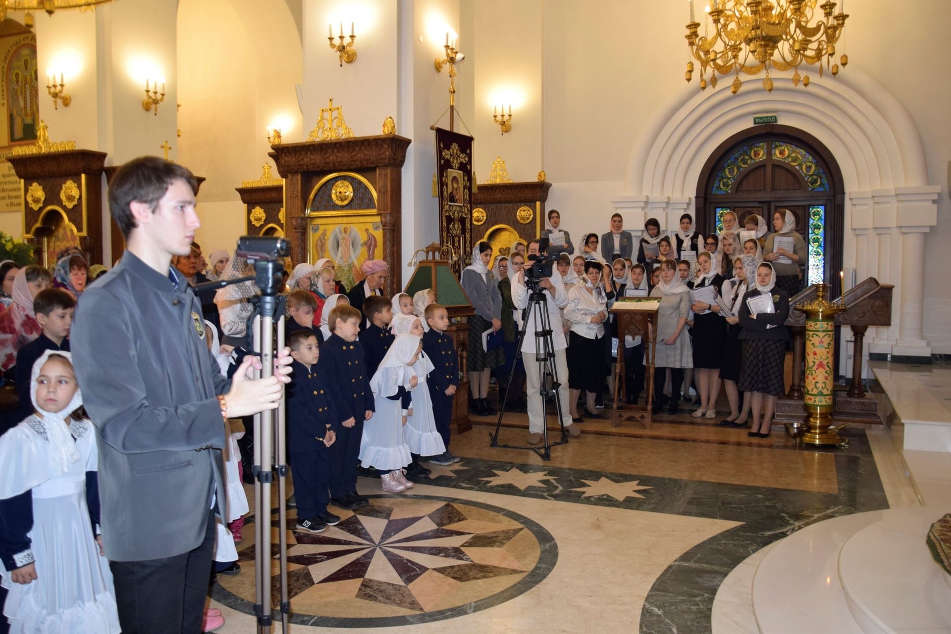 В храме Трех Святителей Поволжского православного института прошла детская литургия