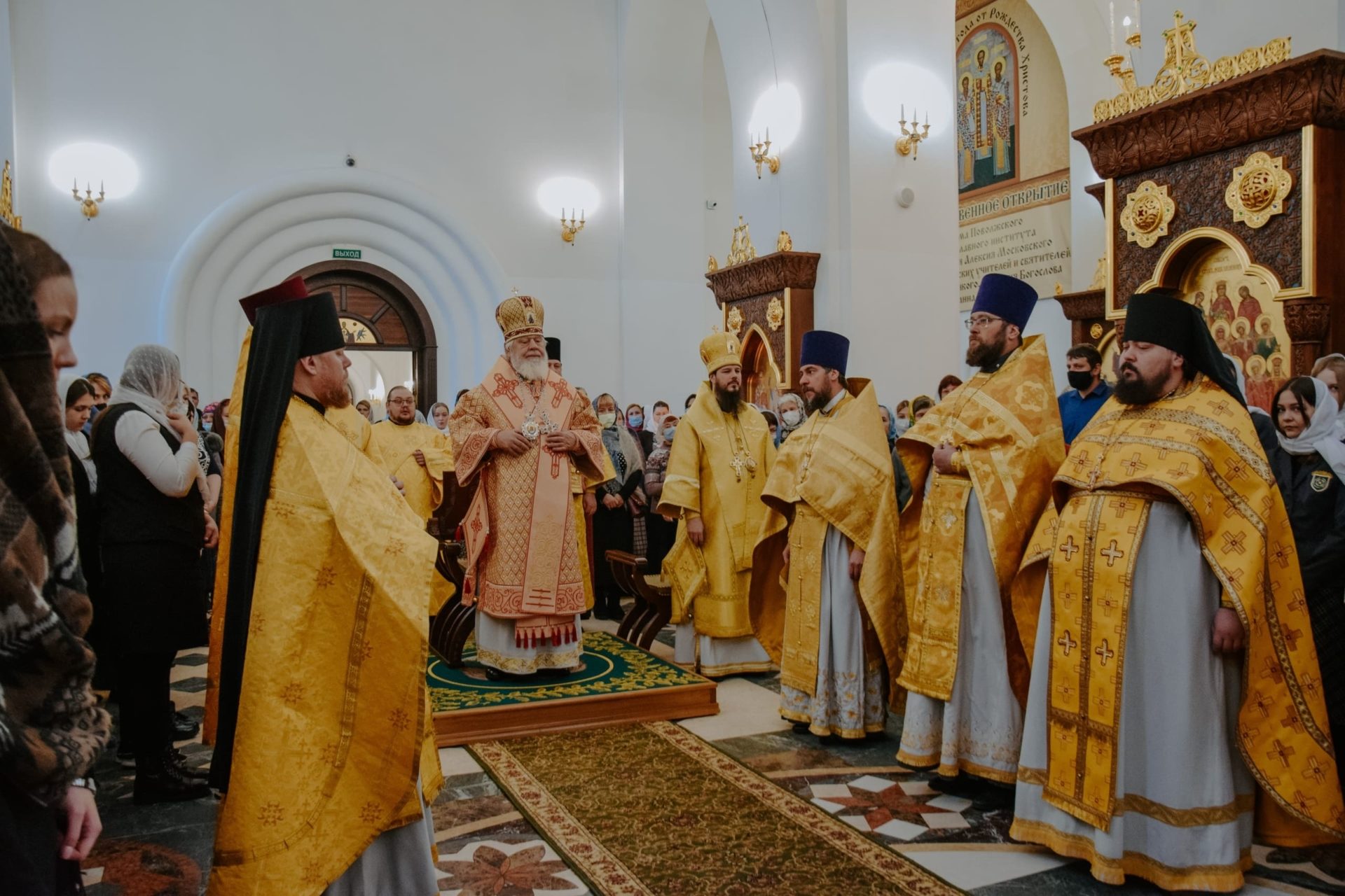 МИТРОПОЛИТ СЕРГИЙ ВОЗГЛАВИЛ ПРАЗДНИЧНУЮ ЛИТУРГИЮ В ХРАМЕ ТРЕХ СВЯТИТЕЛЕЙ