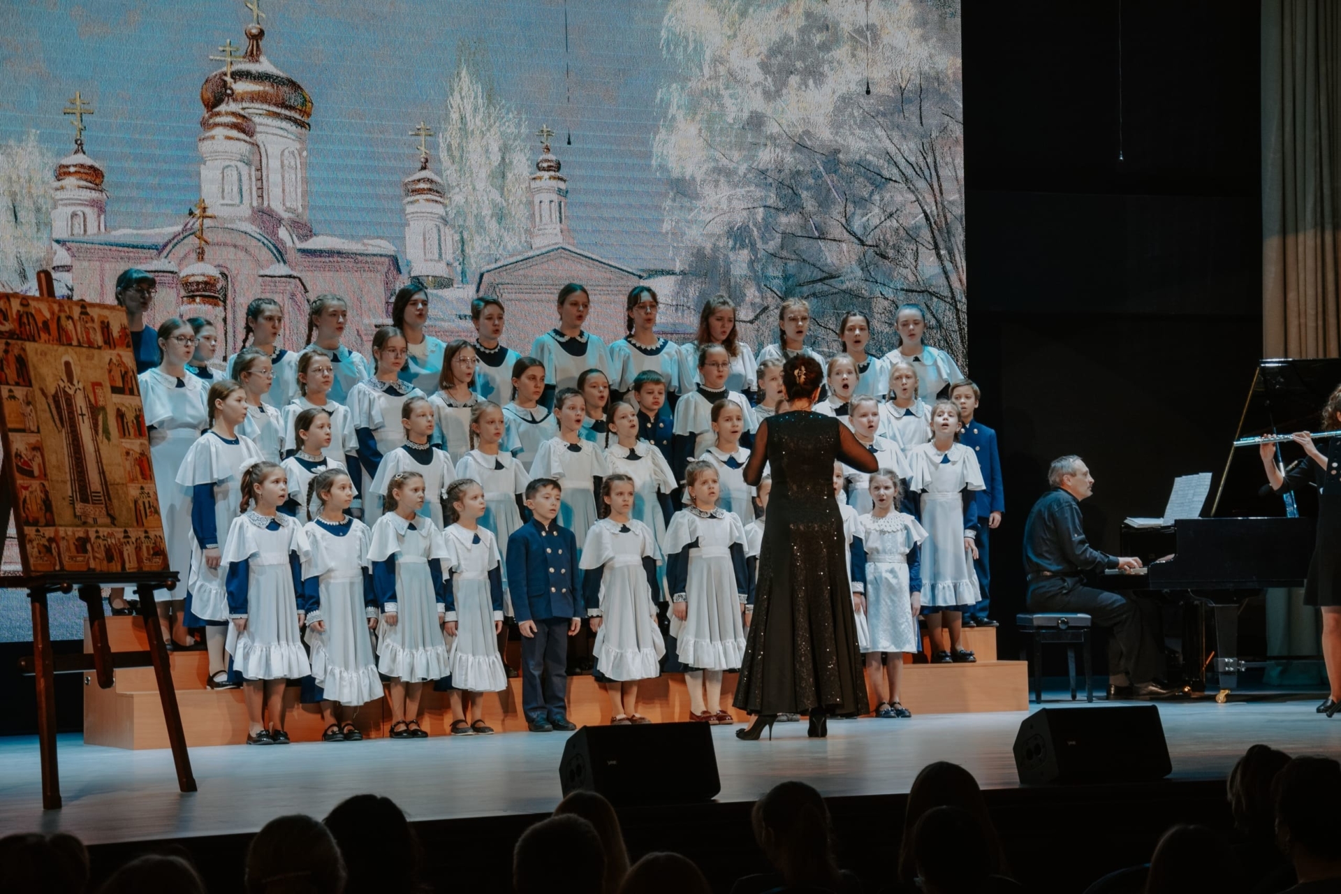 МИТРОПОЛИТ СЕРГИЙ ВОЗГЛАВИЛ ПРАЗДНИЧНУЮ ЛИТУРГИЮ В ХРАМЕ ТРЕХ СВЯТИТЕЛЕЙ