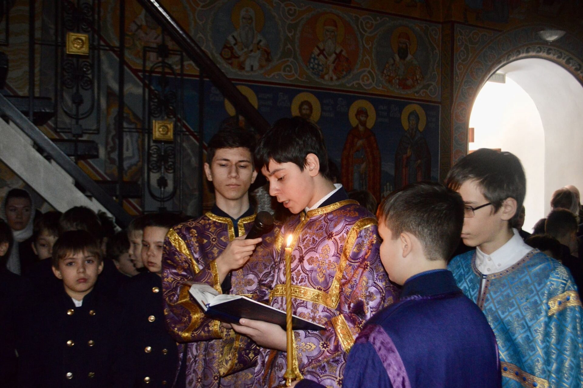 СОВЕРШЕНА ОБЩЕГИМНАЗИЧЕСКАЯ ЛИТУРГИЯ ПРЕЖДЕОСВЯЩЕННЫХ ДАРОВ