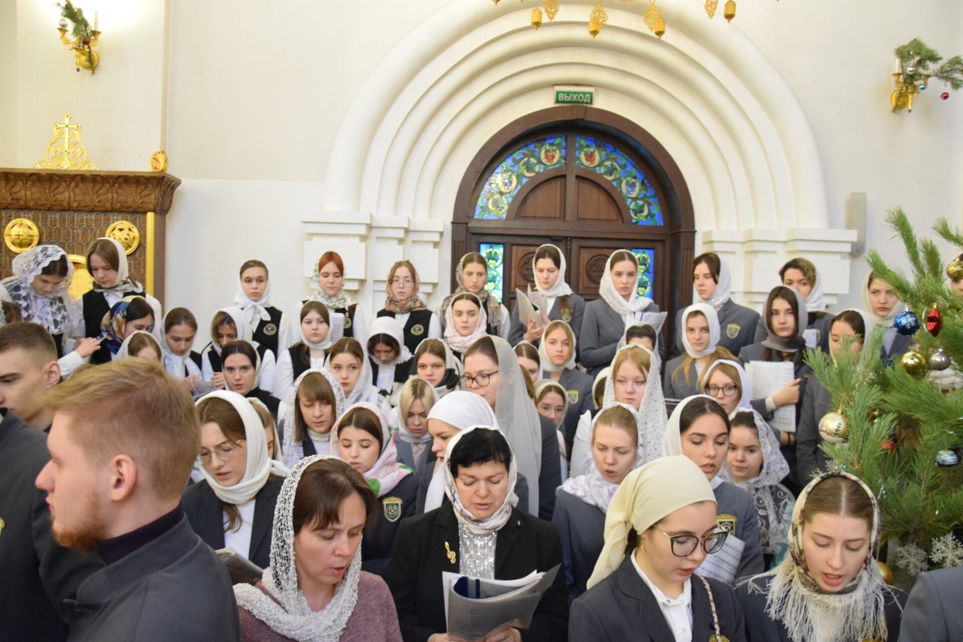 В ХРАМЕ ТРЁХ СВЯТИТЕЛЕЙ СОСТОЯЛАСЬ ДЕТСКО-ЮНОШЕСКАЯ ЛИТУРГИЯ