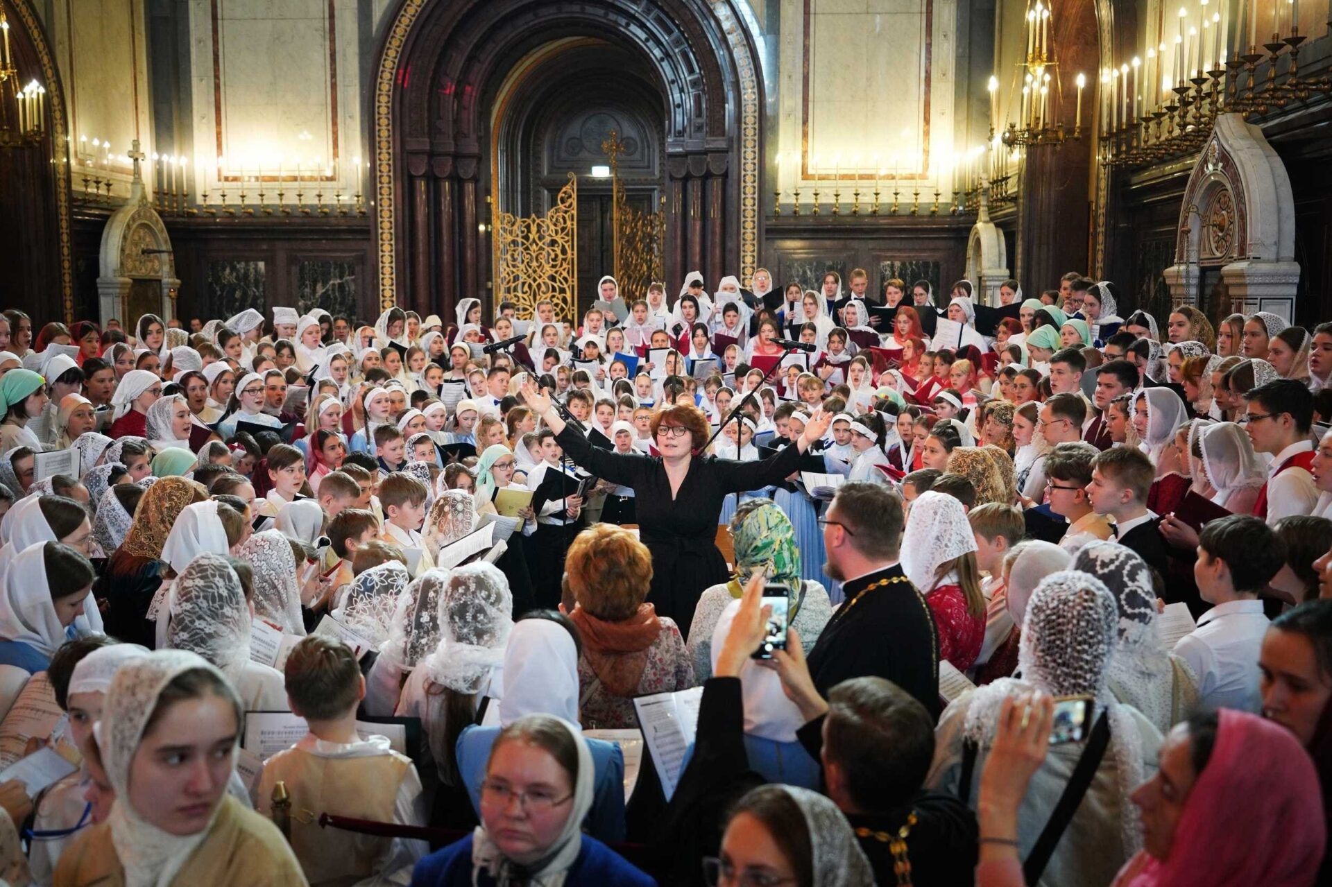 Хор Православной классической гимназии г. Тольятти принял участие в Патриаршей Божественной литургии