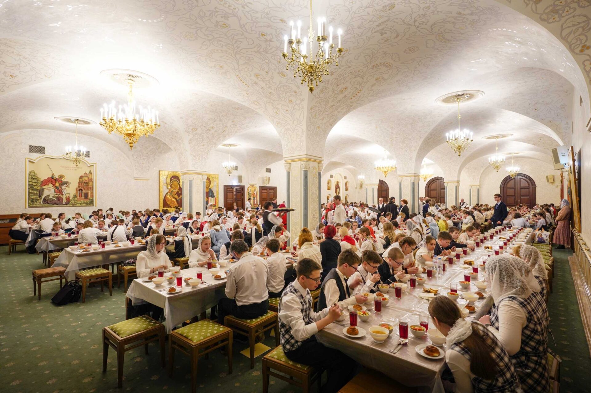 Хор Православной классической гимназии г. Тольятти принял участие в Патриаршей Божественной литургии