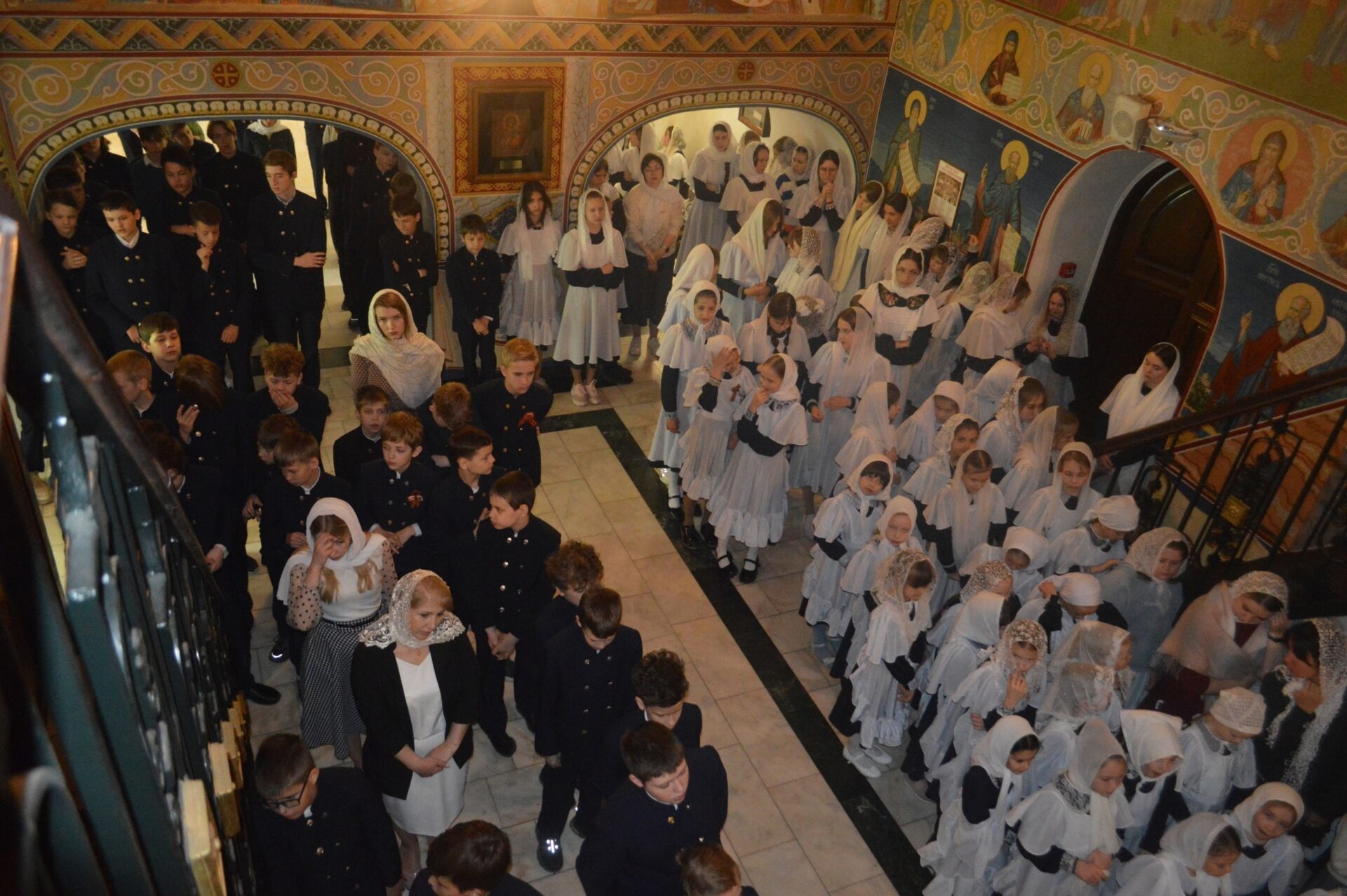 Общегимназическая детская литургия