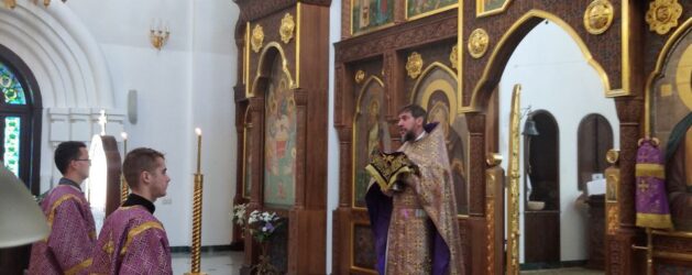 Студенческая литургия в храме Трех Святителей при Поволжской академии образования и искусств имени Святителя Алексия