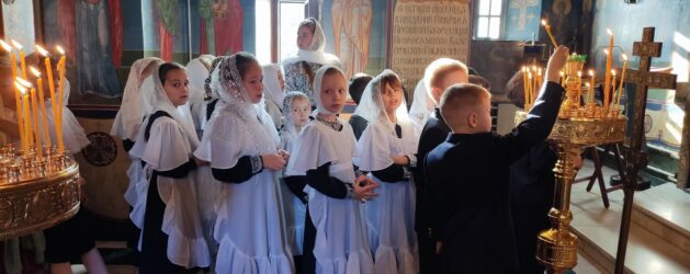 В храме Всех святых, в земле Русской просиявших, состоялась детская литургия