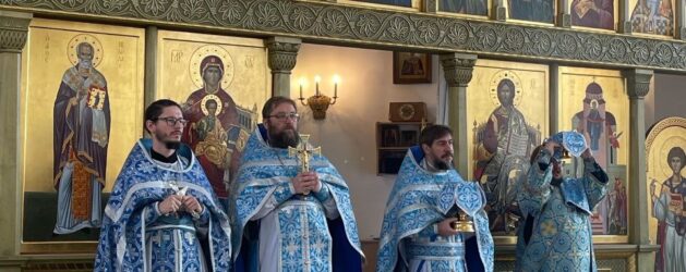 В день Покрова Пресвятой Владычицы нашей Богородицы и Приснодевы Марии настоятель протоиерей Димитрий Лескин отслужил Божественную Литургию