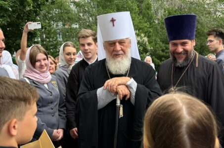 Митрополит Самарский и Сызранский Сергий посетил храм Всех святых, в земле Русской просиявших
