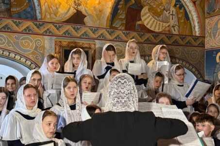 В храме Всех святых, в земле Русской просиявших, состоялась Литургия Преждеосвященных Даров