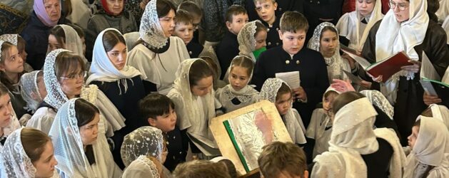 В день светлой Радоницы в храме Всех святых, в земле Русской просиявших, состоялась литургия и панихида в память об усопших
