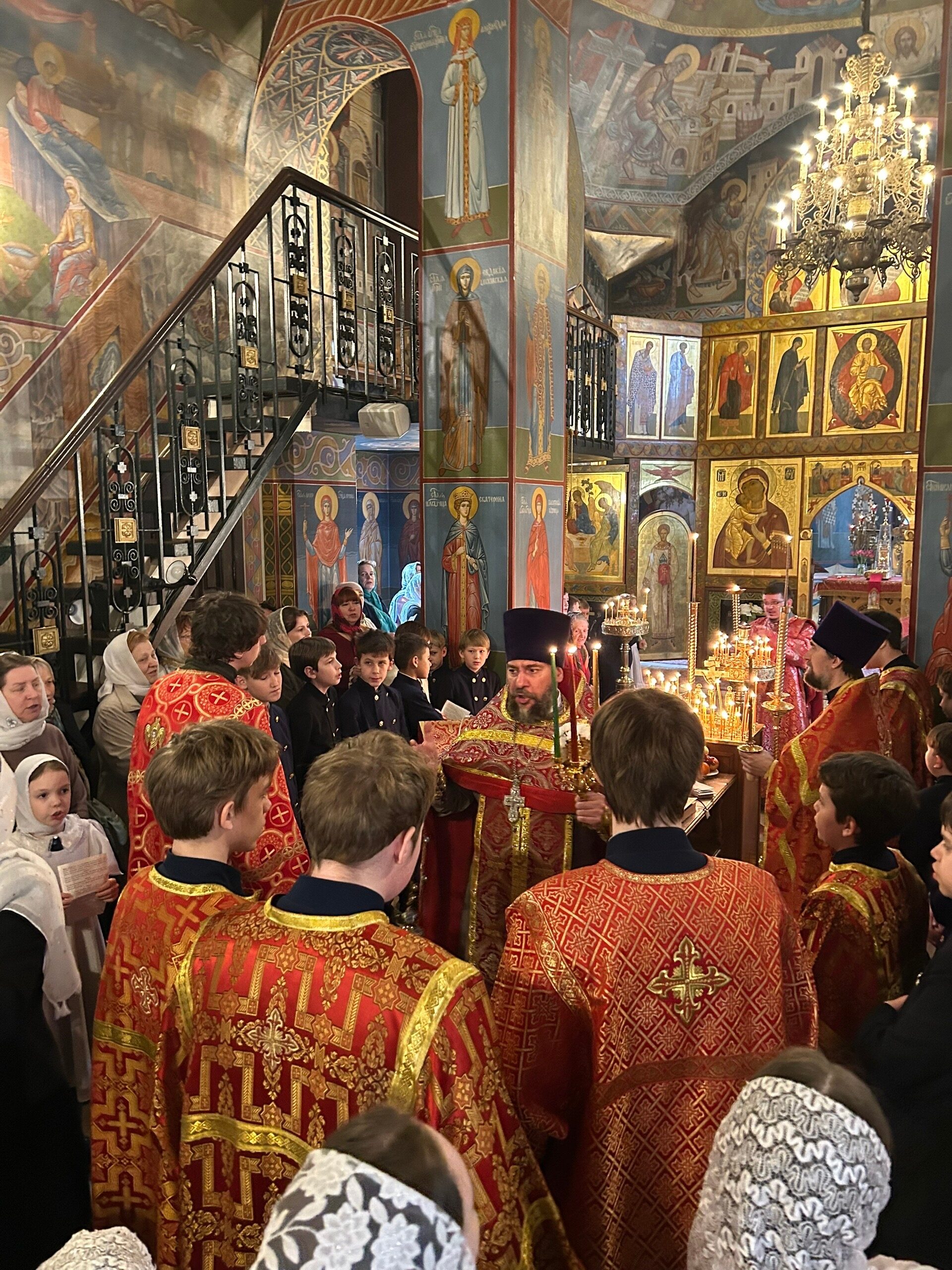 В день светлой Радоницы в храме Всех святых, в земле Русской просиявших, состоялась литургия и панихида в память об усопших