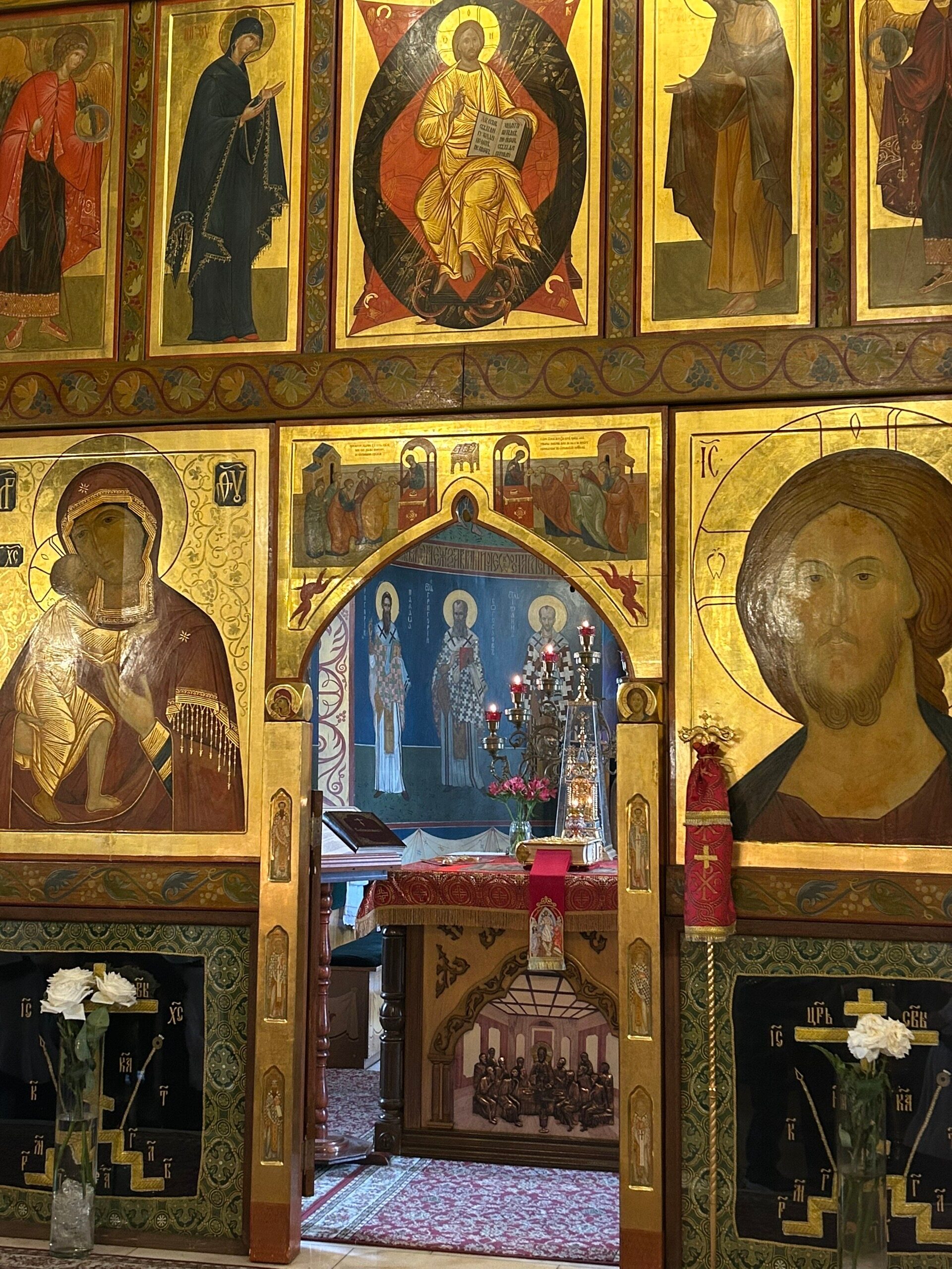 В день светлой Радоницы в храме Всех святых, в земле Русской просиявших, состоялась литургия и панихида в память об усопших